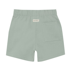 En Fant Shorts aus Musselin