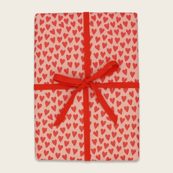 Ava & Yves Geschenkpapierbogen Herzen rot