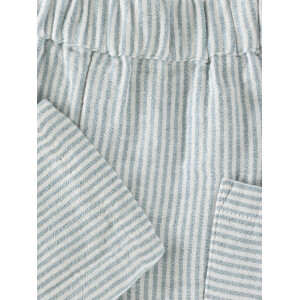 En Fant Musselinhose Streifen