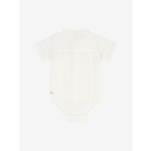 En Fant Musselinbody mit Knöpfen