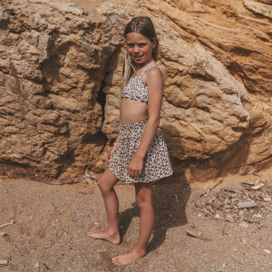 Salted Stories Rock Sparkly Flower Bombay Brown