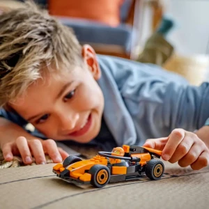 LEGO City F1 Rennfahrer mit McLaren Rennauto 60442