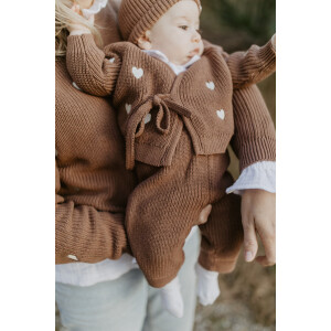 Leevje Baby-Strickjacke zum Wickeln Hearts pecan