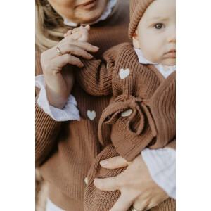 Leevje Baby-Strickjacke zum Wickeln Hearts pecan