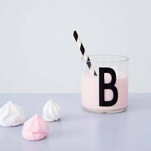 Design Letters Kinderglas mit Buchstaben Tritan
